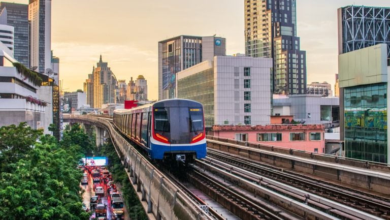 Tout savoir sur le BTS Skytrain en 2023 (le métro aérien de Bangkok)