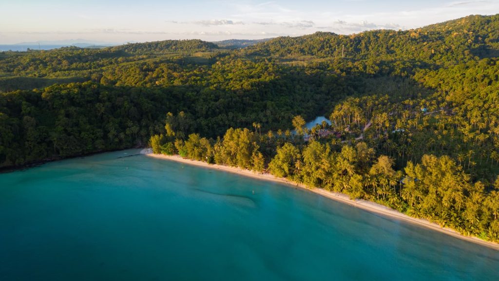 Ao Jak beach - L'une des plus belles plages de Koh Kood Thaïlande