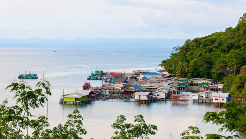 Village de pêcheur de Ao Salad à Koh Kood.jpg