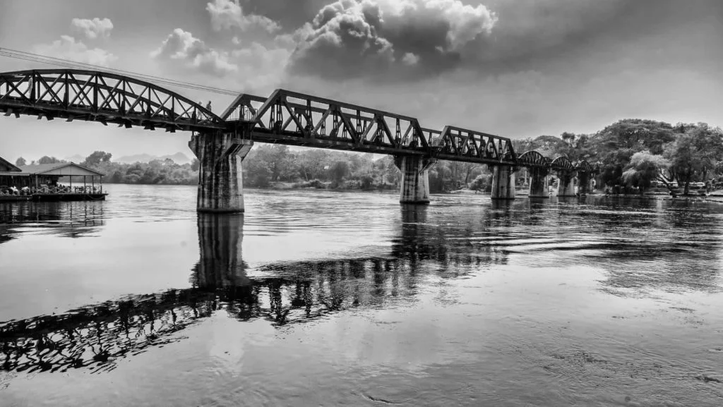 Traverse la voie ferrée de la mort (le pont de la rivière Kwaï) - que faire à Kanchanaburi