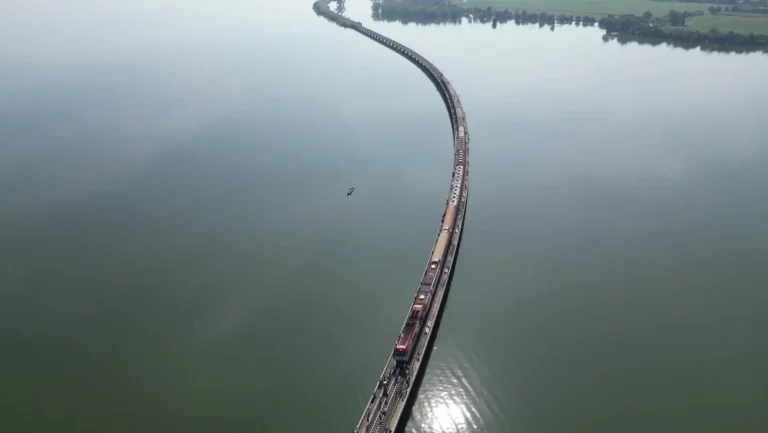 train flottant thaïlande - Rod Fai Loi Nam