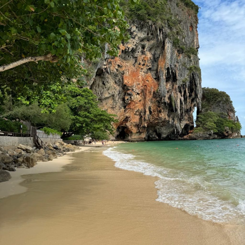 Plage de Phra Nang Cave Beach à Railay Krabi