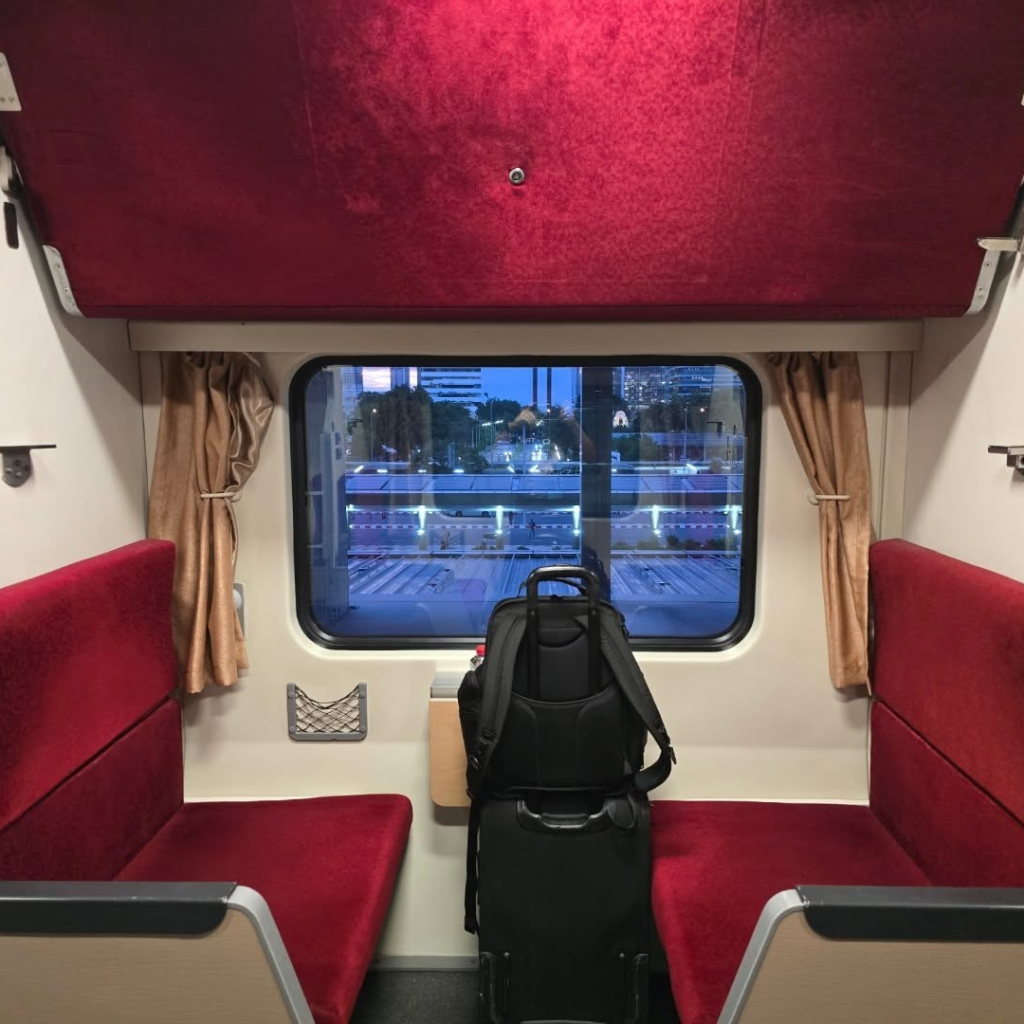 Voyage en seconde classe dans le train de nuit de Bangkok à Chiang Mai