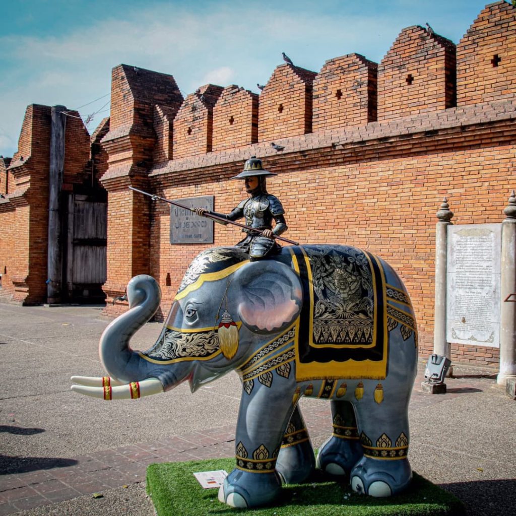 Porte Tha Phae dans la vieille ville de Chiang Mai
