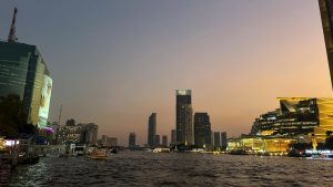 Vue sur le Chao Phraya et Icon Siam (thonburi) à Bangkok