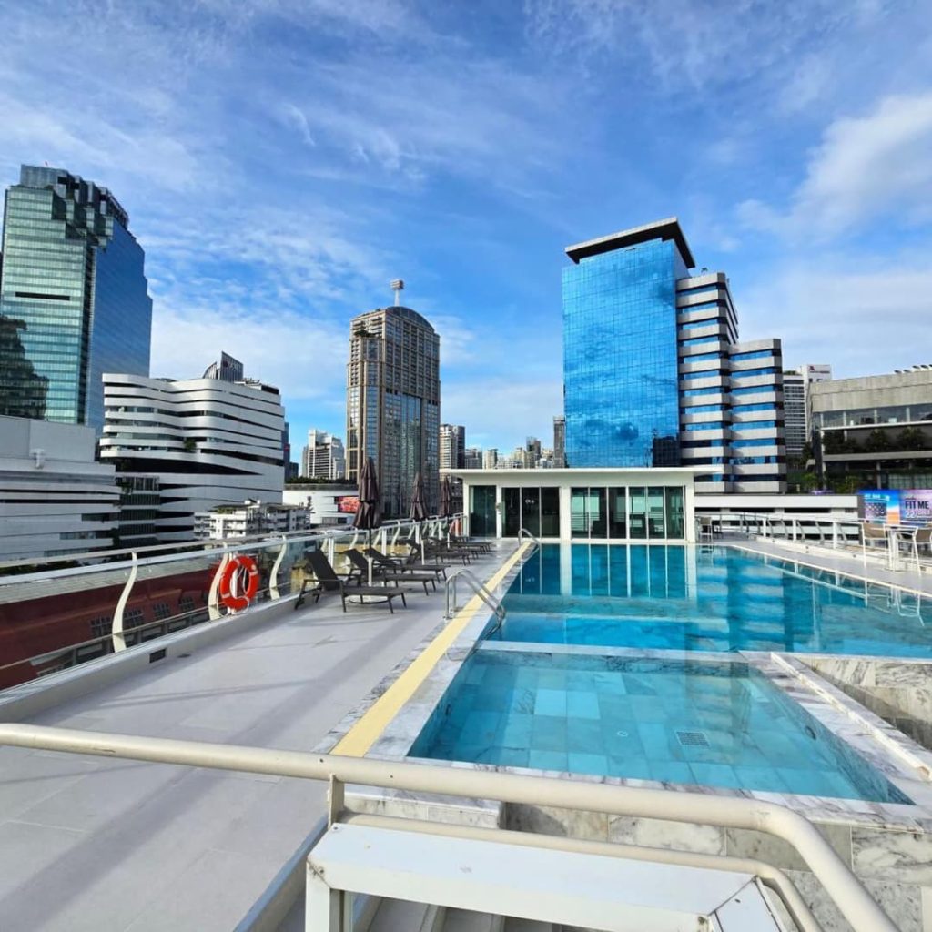 Piscine de l'hôtel familial Bless Residence Bangkok