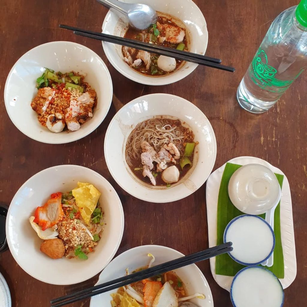 boat noodles (Guay Tiew Reua)