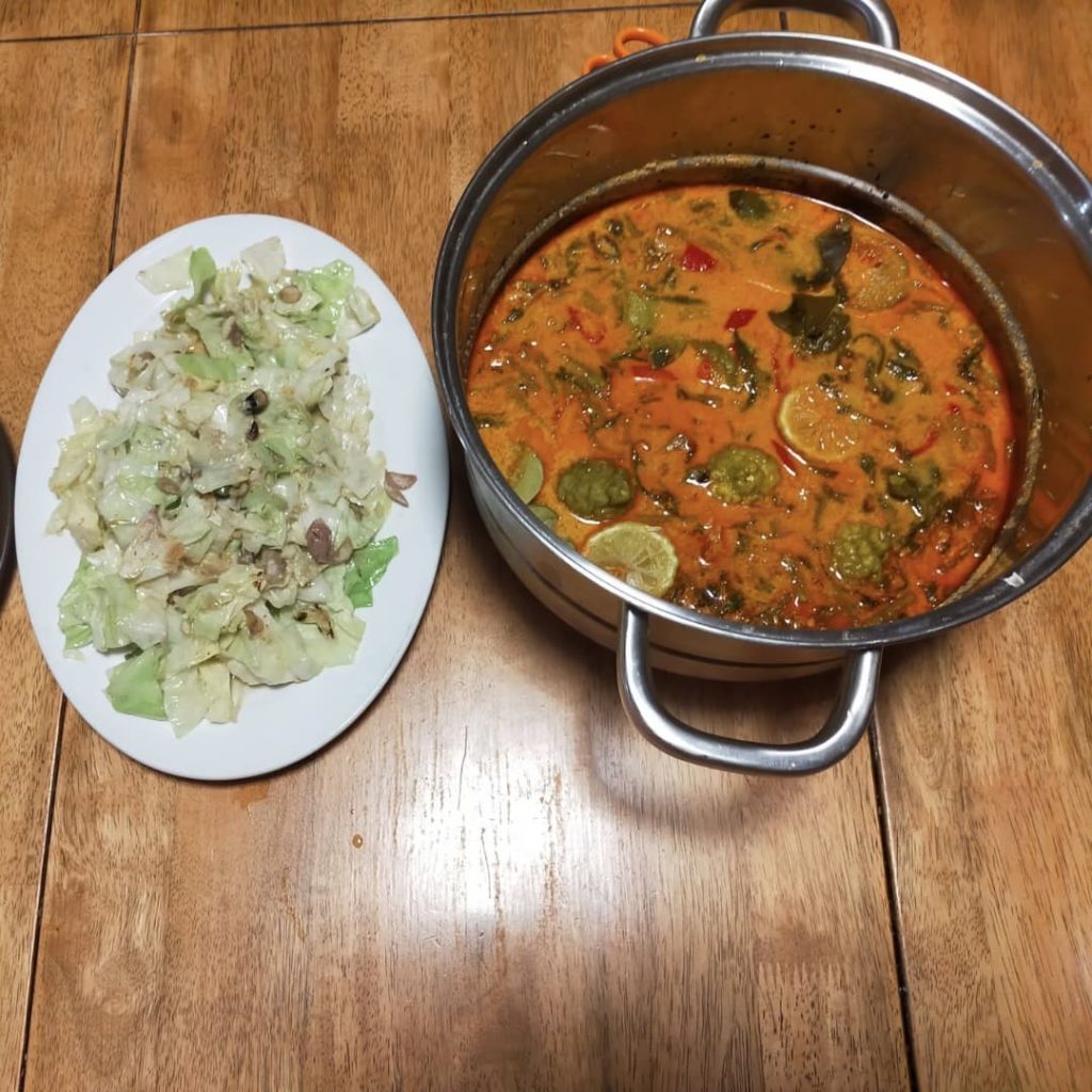 Gaeng Tay Po : un curry rouge au porc