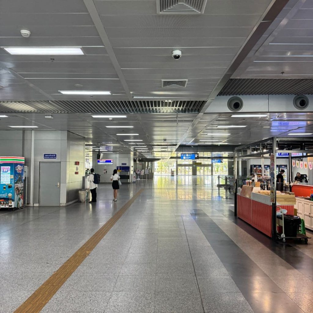 Intérieur de la gare principale de Bangkok Krung Thep Aphiwat (Bang Sue Grand Station)