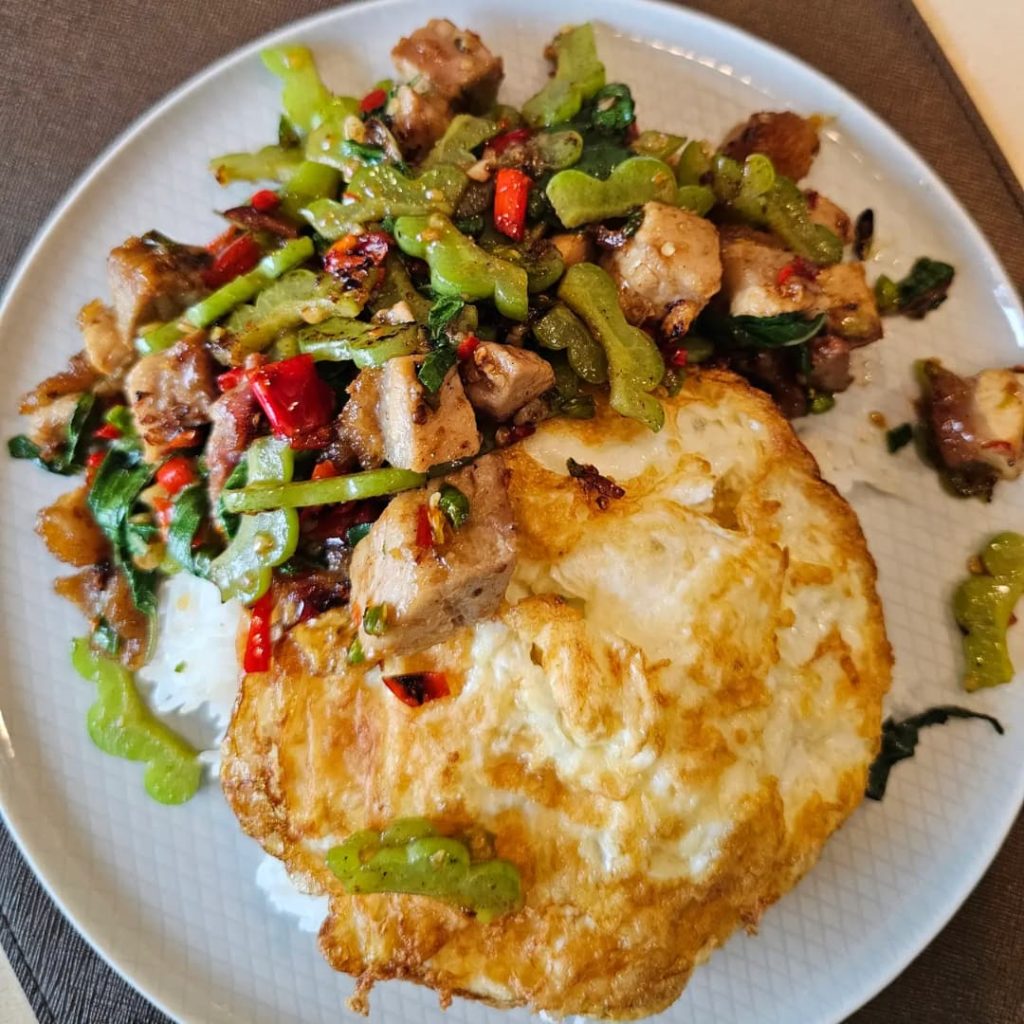 Pad Kra Pao au porc croustillant (moo krob)