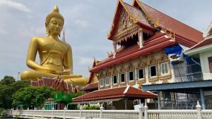 Wat paknam phasi charoen