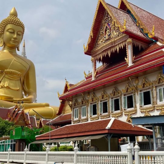 Wat paknam phasi charoen