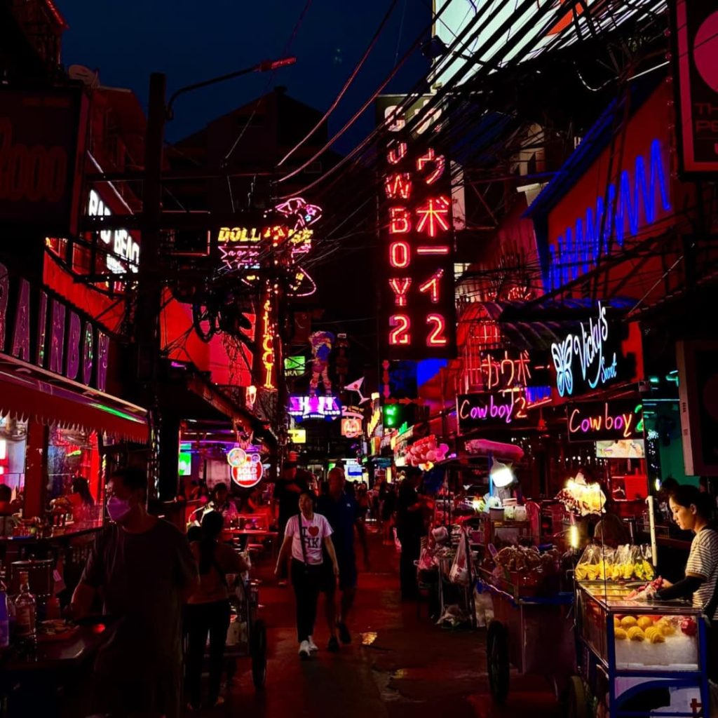 Rue soi cowboy, l'un des quartiers rouge de Bangkok