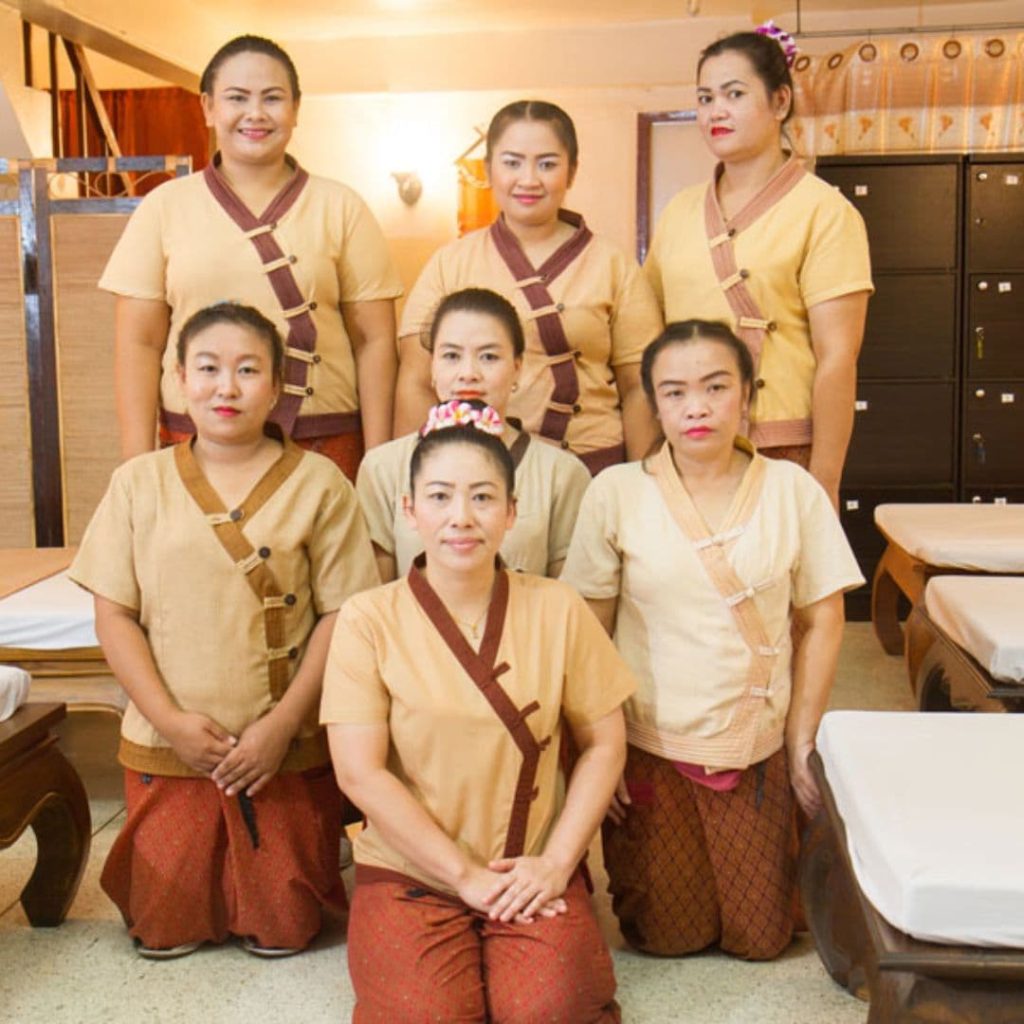 Tenue authentique de massage en Thaïlande