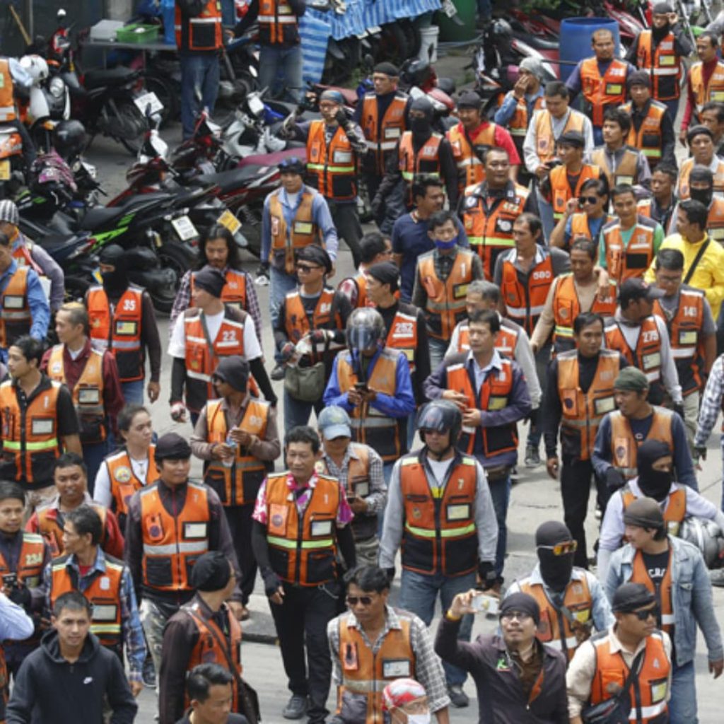 groupe de motosaï, moto-taxi bangkok, thaïlande