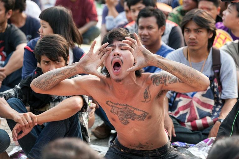 Le festival des tatouages sacrés Sak Yant Thailande insolite