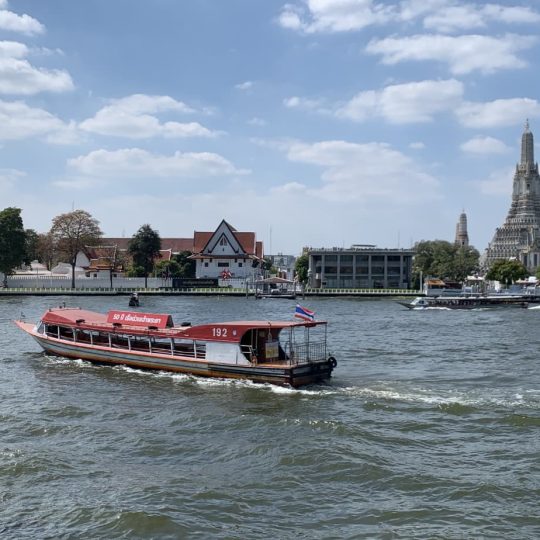 Ton guide complet sur le Chao Phraya Express Boat à Bangkok