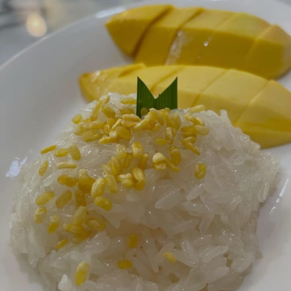 Khao Niaow Mamuang — mango sticky rice - riz gluant à la mangue