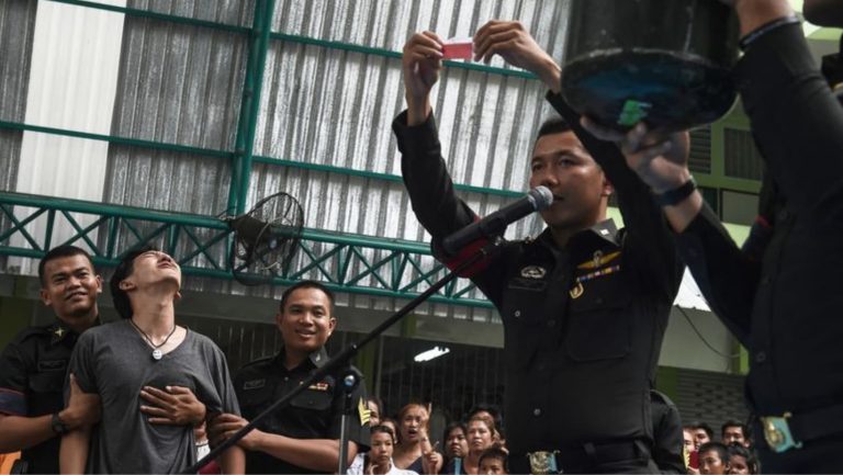 Loterie militaire en Thaïlande quand un bout de papier peux changer ta vie