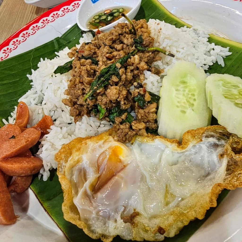 pad kra pao thailande