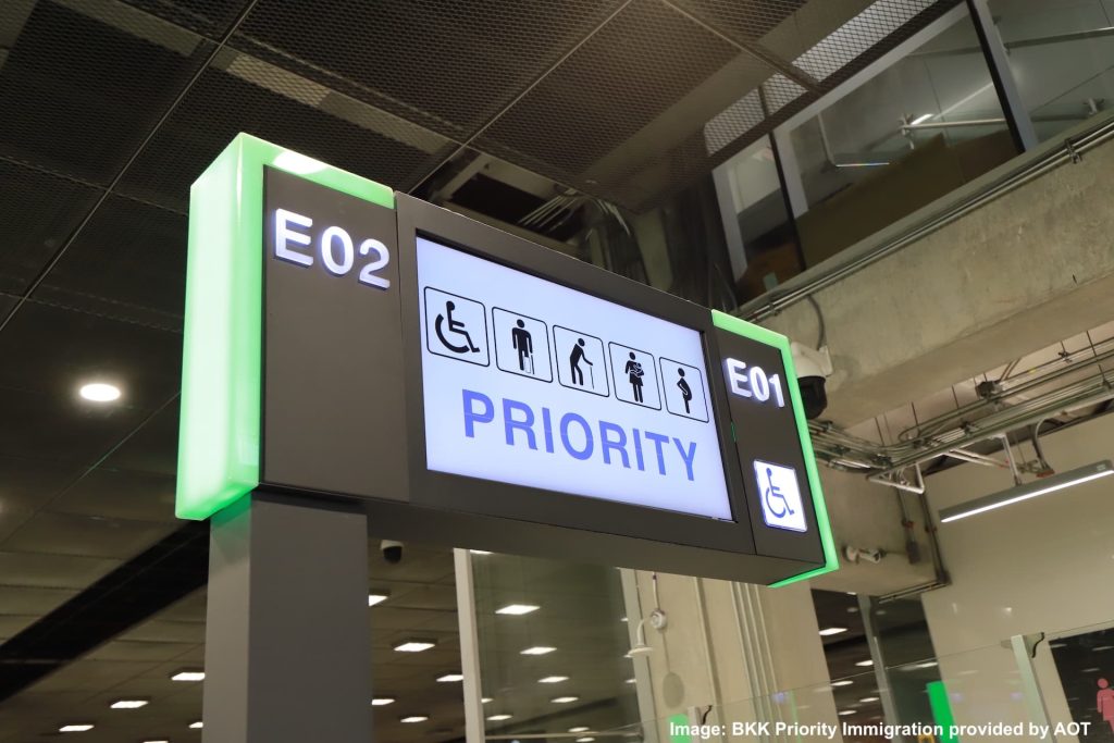 priority lane suvarnabhumi voie prioritaire famille aéroport bangkok