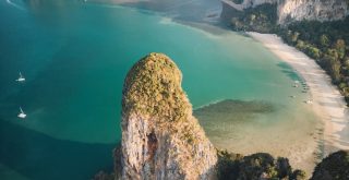 Vue aérienne de Railay, l'une des plus belles plages de la province de Krabi